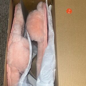 Brand new comfortable Ugg slipper